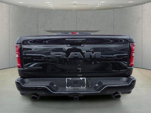 Diamond Black Crystal Pearlcoat 2026 RAM 1500 Big Horn/Lone Star