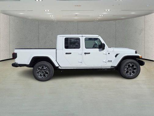 2026 Jeep Gladiator Sahara 4x4