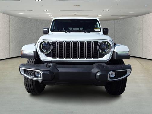 Bright White Clearcoat 2026 Jeep Gladiator Sahara 4x4