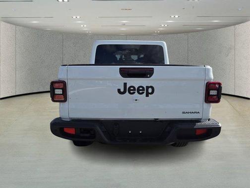 2026 Jeep Gladiator Sahara 4x4
