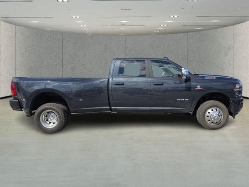 2026 RAM 3500 Laramie Crew Cab 4x4 8' Box