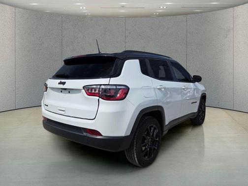 Bright White Clearcoat 2023 Jeep Compass Latitude