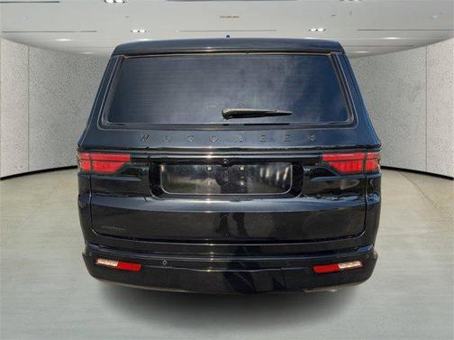 2023 Jeep Wagoneer Series II Carbide 4x4