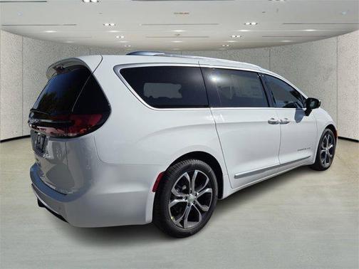 2026 Chrysler Pacifica L