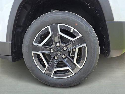 Bright White Clearcoat 2026 Jeep Cherokee Laredo 4x4