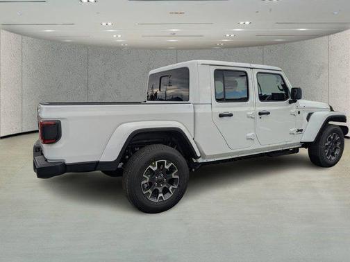 2026 Jeep Gladiator Sahara 4x4