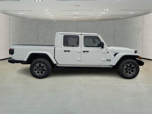 2026 Jeep Gladiator Sahara 4x4