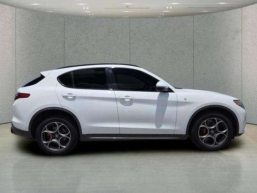 Alfa White 2022 Alfa Romeo Stelvio Ti