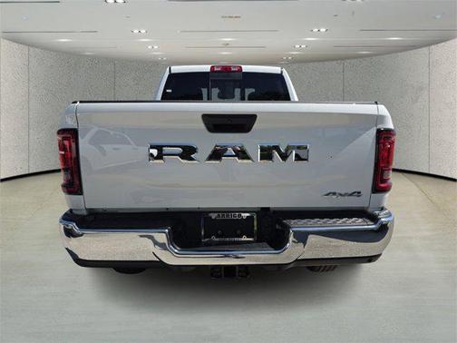 2025 RAM 2500 Tradesman Crew Cab 4x4 6'4' Box