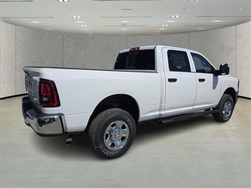 2025 RAM 2500 Tradesman Crew Cab 4x4 6'4' Box
