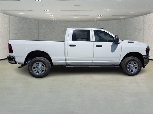 2025 RAM 2500 Tradesman Crew Cab 4x4 6'4' Box