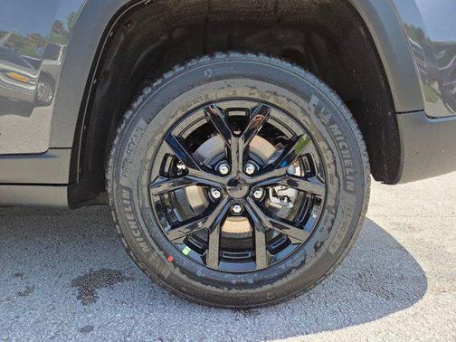 Baltic Gray Metallic Clearcoat 2026 Jeep Grand Cherokee Altitude