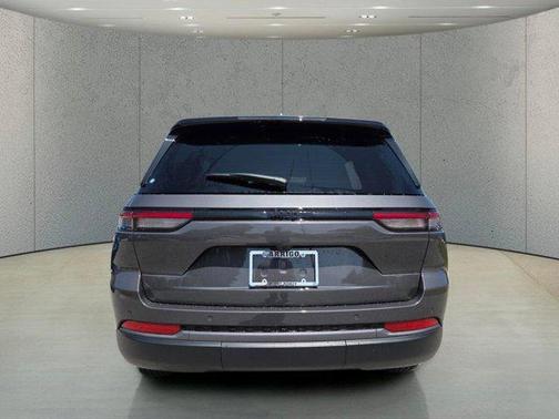 Baltic Gray Metallic Clearcoat 2026 Jeep Grand Cherokee Altitude