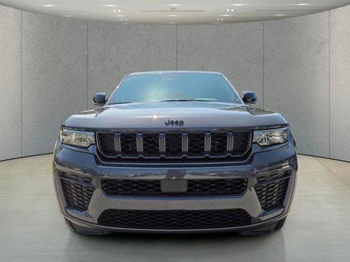 Baltic Gray Metallic Clearcoat 2026 Jeep Grand Cherokee Altitude