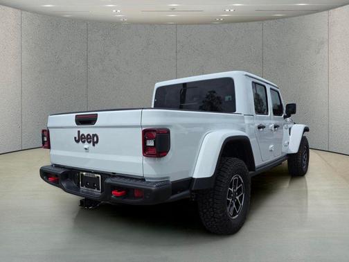 Bright White Clearcoat 2026 Jeep Gladiator Rubicon