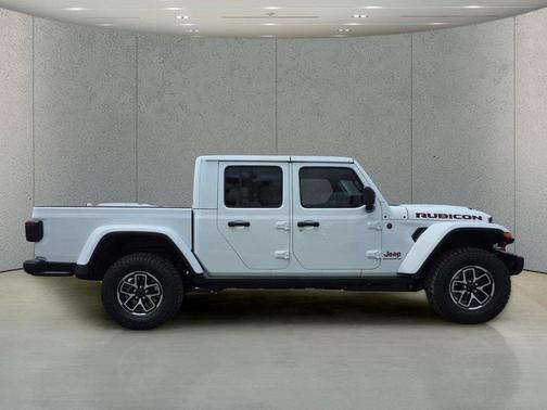 Bright White Clearcoat 2026 Jeep Gladiator Rubicon