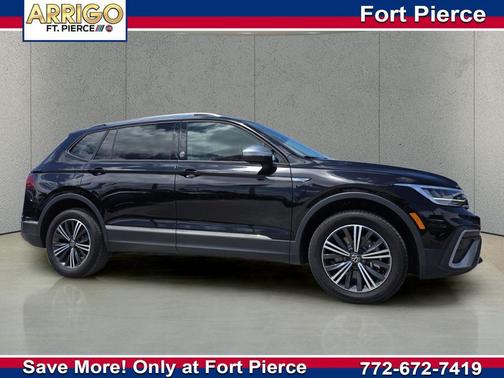Deep Black Pearl 2024 Volkswagen Tiguan 2.0T SE
