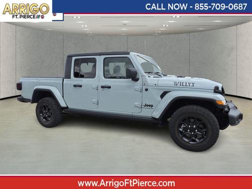 Limited Edition Earl Clearcoat 2023 Jeep Gladiator Willys 4x4