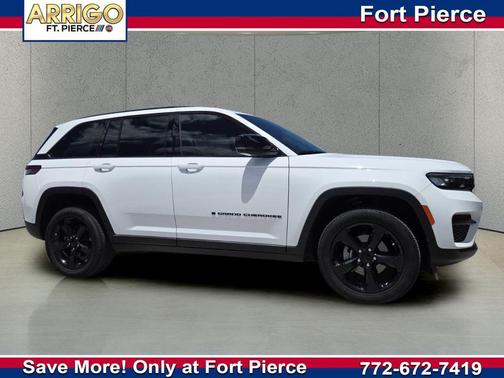 Bright White Clearcoat 2023 Jeep Grand Cherokee Altitude