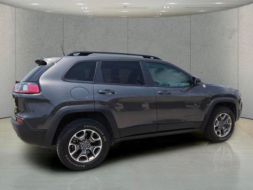 Granite Crystal Metallic Clearcoat 2022 Jeep Cherokee Trailhawk