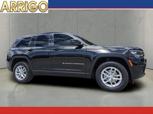 Diamond Black Crystal Pearlcoat 2026 Jeep Grand Cherokee Altitude