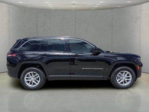 Diamond Black Crystal Pearlcoat 2026 Jeep Grand Cherokee Altitude