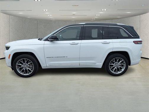 2022 Jeep Grand Cherokee Summit