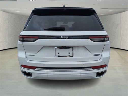 2022 Jeep Grand Cherokee Summit
