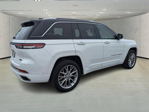 2022 Jeep Grand Cherokee Summit