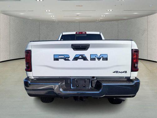 2026 RAM 2500 Tradesman Crew Cab 4x4 6'4' Box