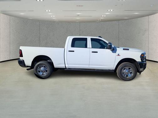 2026 RAM 2500 Tradesman Crew Cab 4x4 6'4' Box