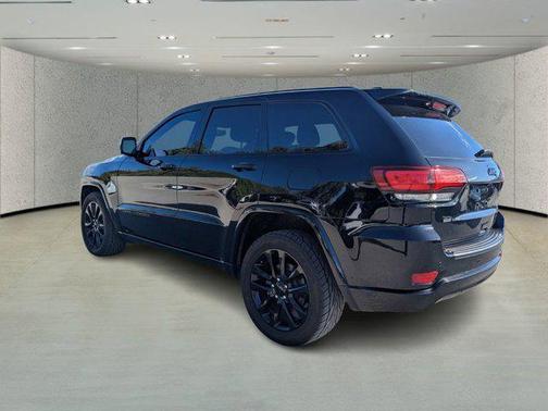 2022 Jeep Grand Cherokee Laredo