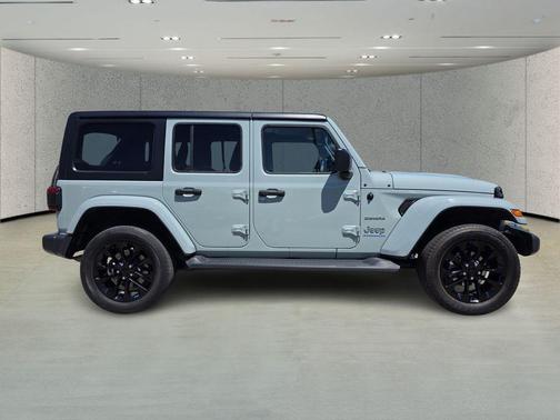 Earl Clearcoat 2023 Jeep Wrangler 4xe Sahara