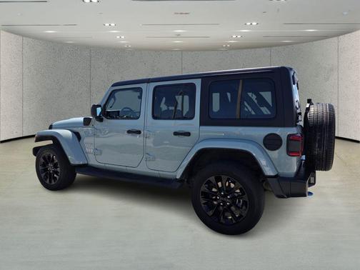 Earl Clearcoat 2023 Jeep Wrangler 4xe Sahara