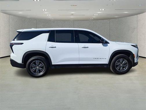 2024 Chevrolet Traverse LS