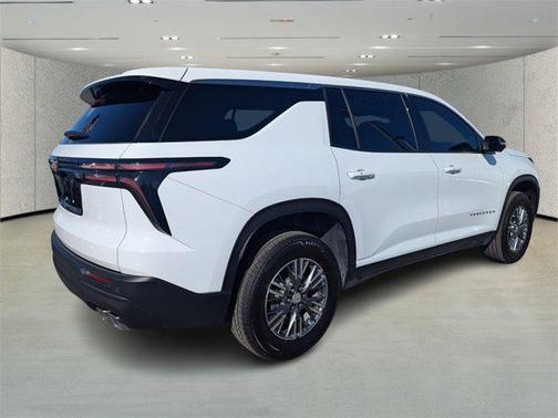 2024 Chevrolet Traverse LS