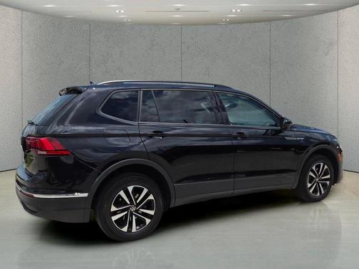Deep Black 2022 Volkswagen Tiguan 2.0T S 4MOTION