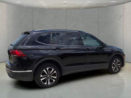 Deep Black 2022 Volkswagen Tiguan 2.0T S 4MOTION