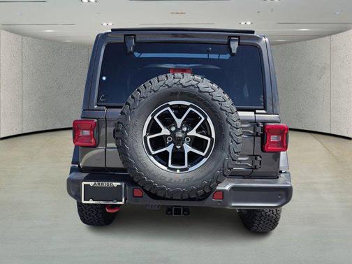Granite Crystal Metallic Clearcoat 2026 Jeep Wrangler Rubicon