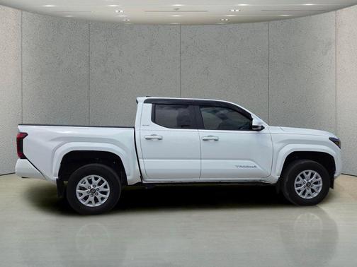 Ice Cap 2024 Toyota Tacoma SR5