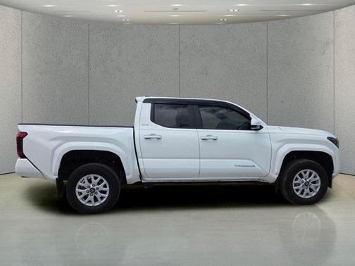 Ice Cap 2024 Toyota Tacoma SR5