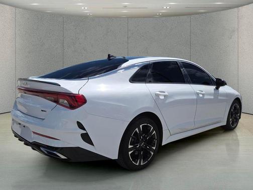 Glacial White Pearl 2023 Kia K5 GT-Line