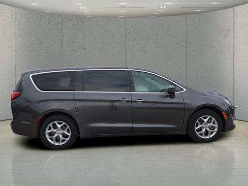 Granite Crystal Metallic Clearcoat 2019 Chrysler Pacifica Touring Plus