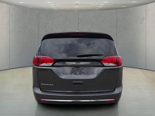 Granite Crystal Metallic Clearcoat 2019 Chrysler Pacifica Touring Plus