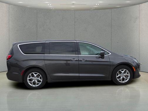 Granite Crystal Metallic Clearcoat 2019 Chrysler Pacifica Touring Plus