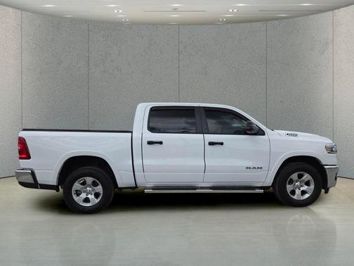 Bright White Clearcoat 2025 RAM 1500 Big Horn/Lone Star