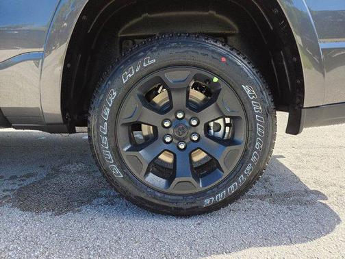 Granite Crystal Metallic Clearcoat 2026 RAM 1500 Big Horn/Lone Star