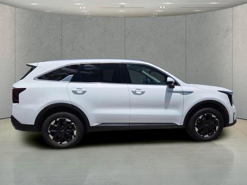 Glacial White Pearl 2024 Kia Sorento S