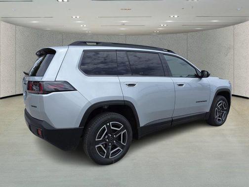 Silver Zynith Clearcoat 2026 Jeep Cherokee Laredo 4x4