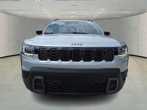 Silver Zynith Clearcoat 2026 Jeep Cherokee Laredo 4x4